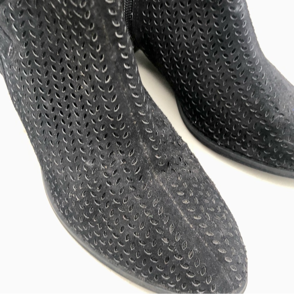 Vince Camuto Boots Girls CAPINA Booties Ankle Vegan Laser Cut Size 4M